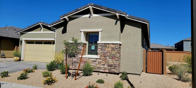 Building Photo - 2018 W Sleepy Ranch Rd