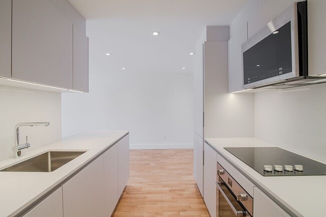 Building Photo - Les Appartements St Lambert