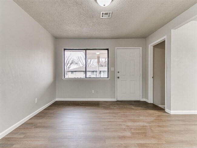 Foto del edificio - Super 4 Bed 1.5 Bath in the South Gate Addn in Moore, OK