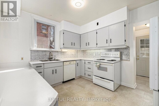 Building Photo - 30 Foster St