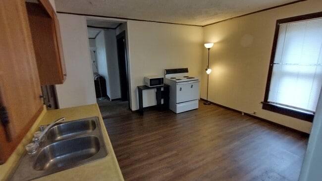 Foto del edificio - 753 E High Ave