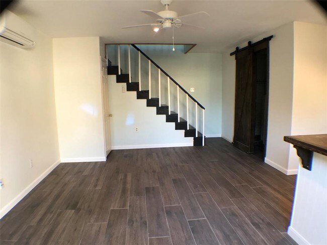 Foto del edificio - 3407 1/2 White Oak Dr