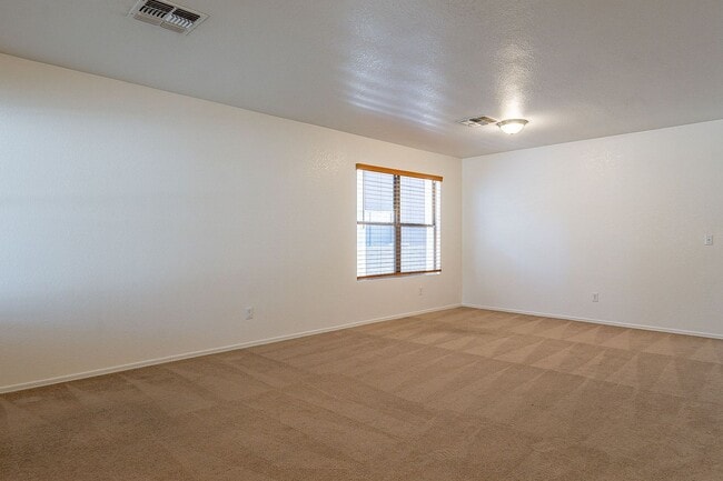 Building Photo - Pending/ Rented - Spacious Oro Valley 4-Bedroom Rental with Modern Comforts