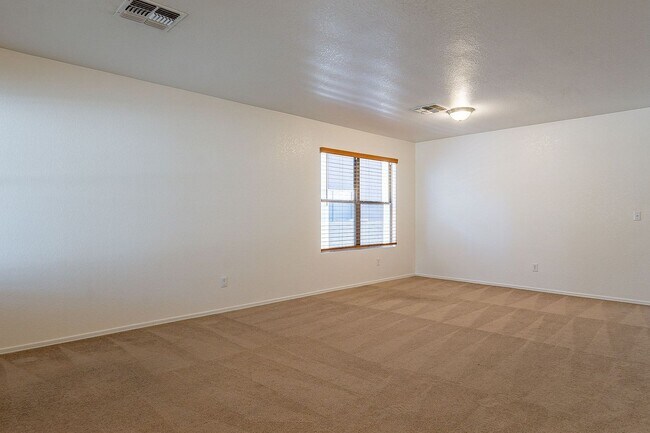 Building Photo - Spacious Oro Valley 4-Bedroom Rental with ...