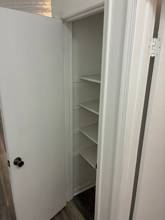 Building Photo - 116 Holland Cir