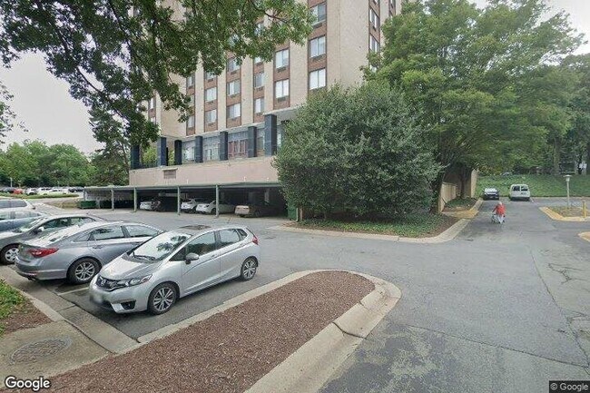Foto del edificio - 9701 Fields Rd