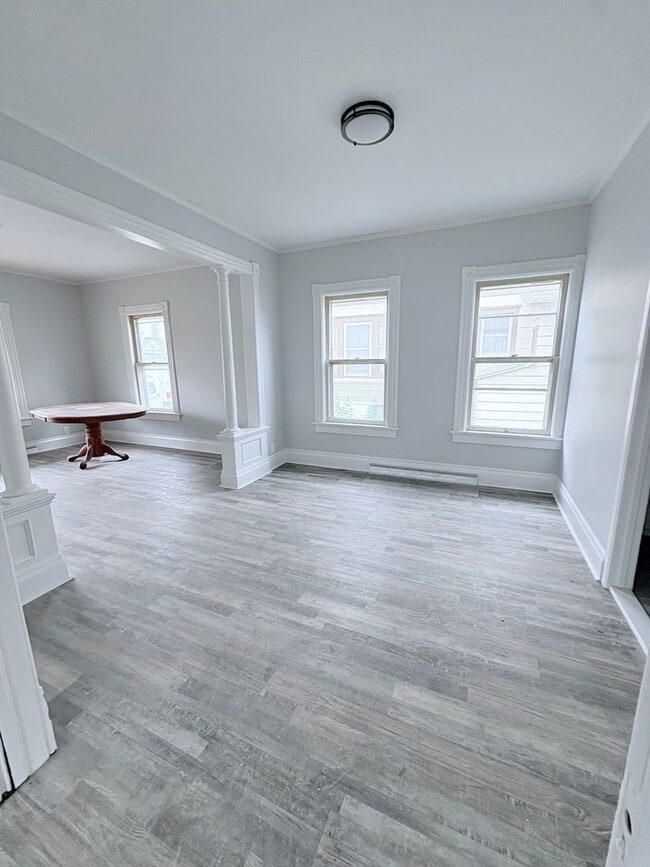 Building Photo - 409 Healy Ave