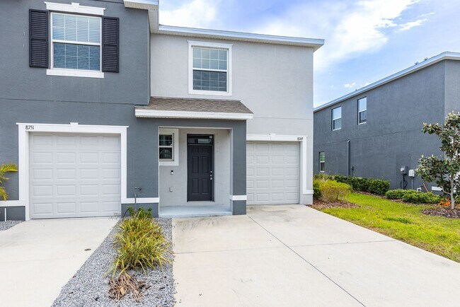 Foto del edificio - Updated Townhome in Riverview - Gated Comm...