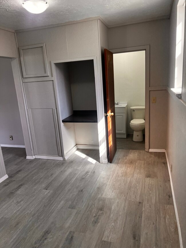 2011 16th St Unit 2011 16th, North Bend, OR 97459 Apartments in North