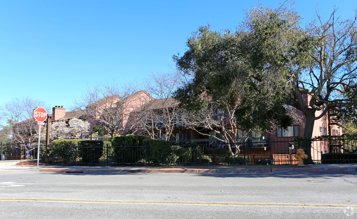 Building Photo - Deerfield Condominiums