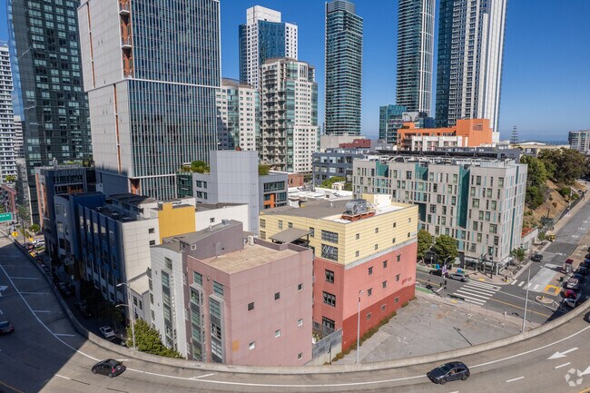 Contexto - 33 Clementina St