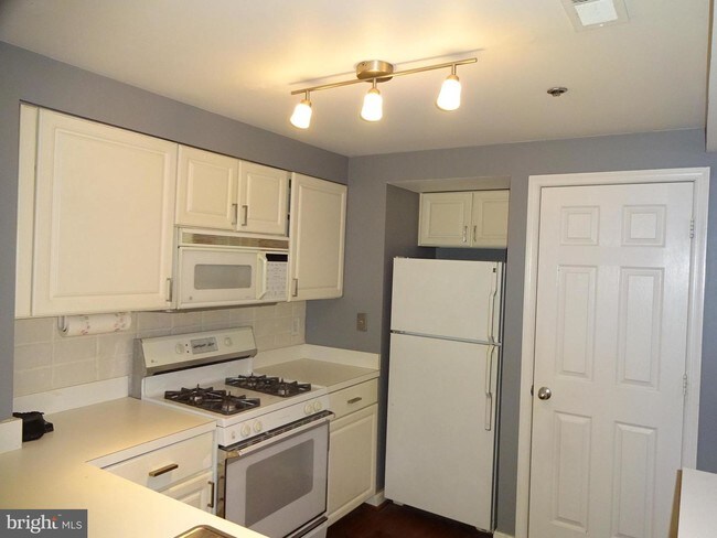 Foto del edificio - 1050 N Taylor St