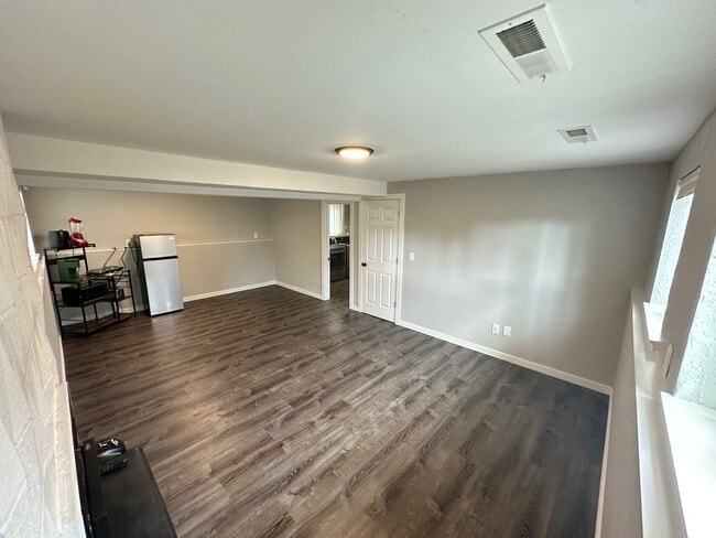 Room - 6617 E Grandview Ave