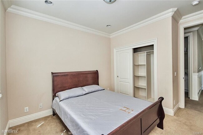 Foto del edificio - 12 br, 3 bath House - 5919 Alessandro Ave