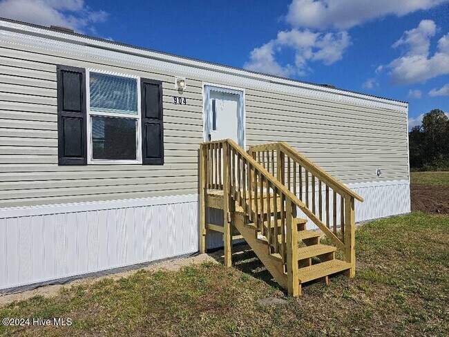 Building Photo - 904 NC-241