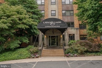 Building Photo - 40 Old Lancaster Rd
