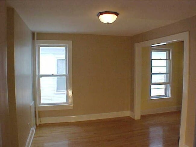 Building Photo - 215 E Mifflin St