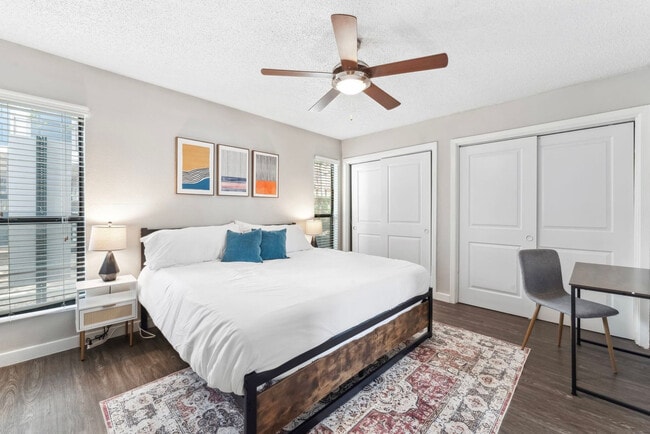 Foto del edificio - 2101 Elmont Dr