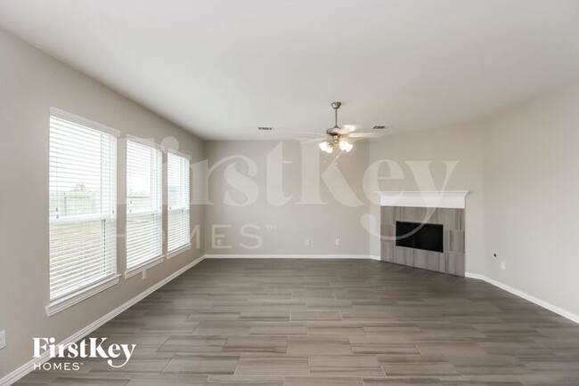 Foto del edificio - 10107 Stone Briar Dr