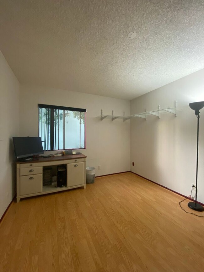 Foto del edificio - 4834 Hollow Corner Rd
