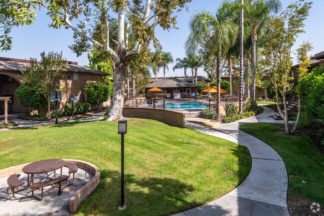 Picnic area and community pool - Casa Sierra Apartment Homes