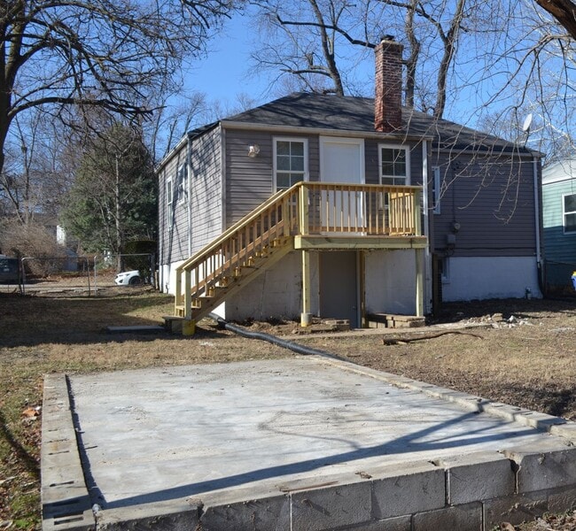Building Photo - Coming Soon! 2 bed 1 bath in St. Ann
