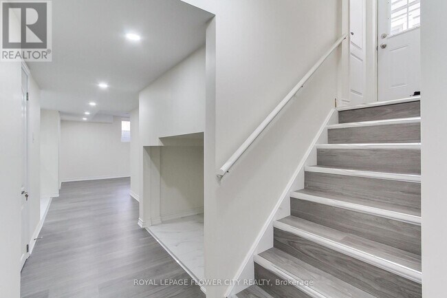 Building Photo - 25 Aird Ct