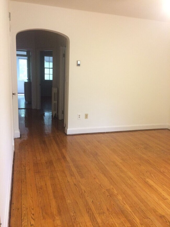 Foto del edificio - 4021 Davis Pl NW