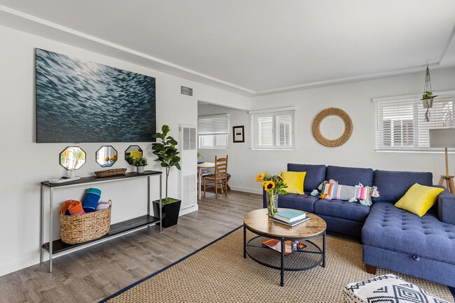 Building Photo - 322 27th St