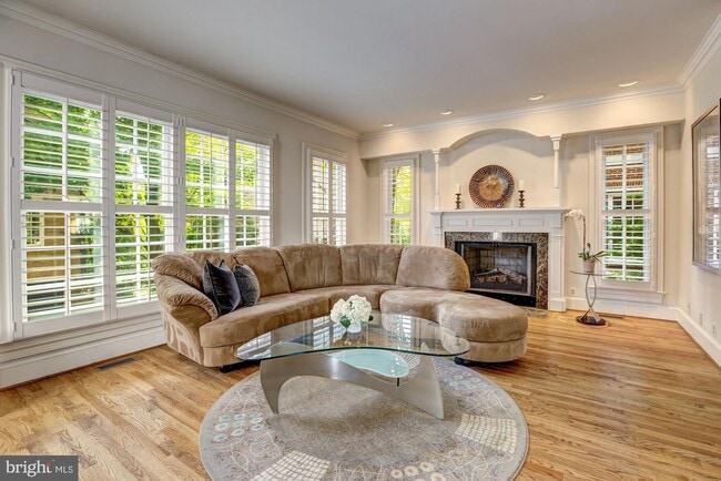 Foto del edificio - 1620 Foxhall Rd NW