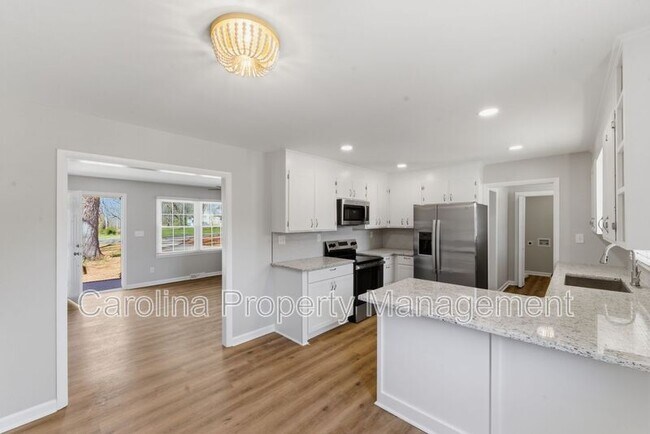 Foto del edificio - 527 Wilson Farm Rd