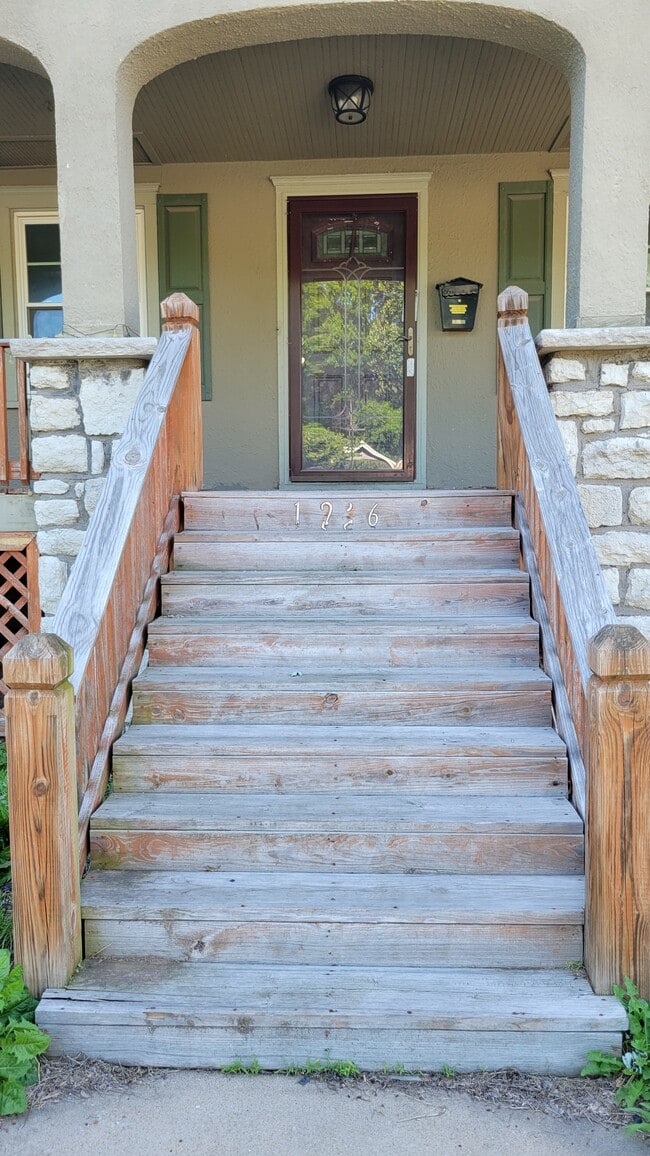 Building Photo - 1226 S Ash Ave