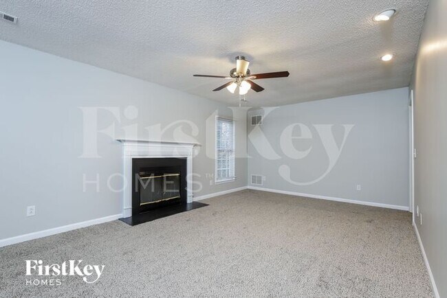 Foto del edificio - 120 Crestway Ct