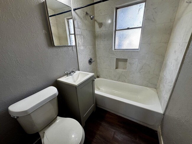 Foto del edificio - 409 Park St