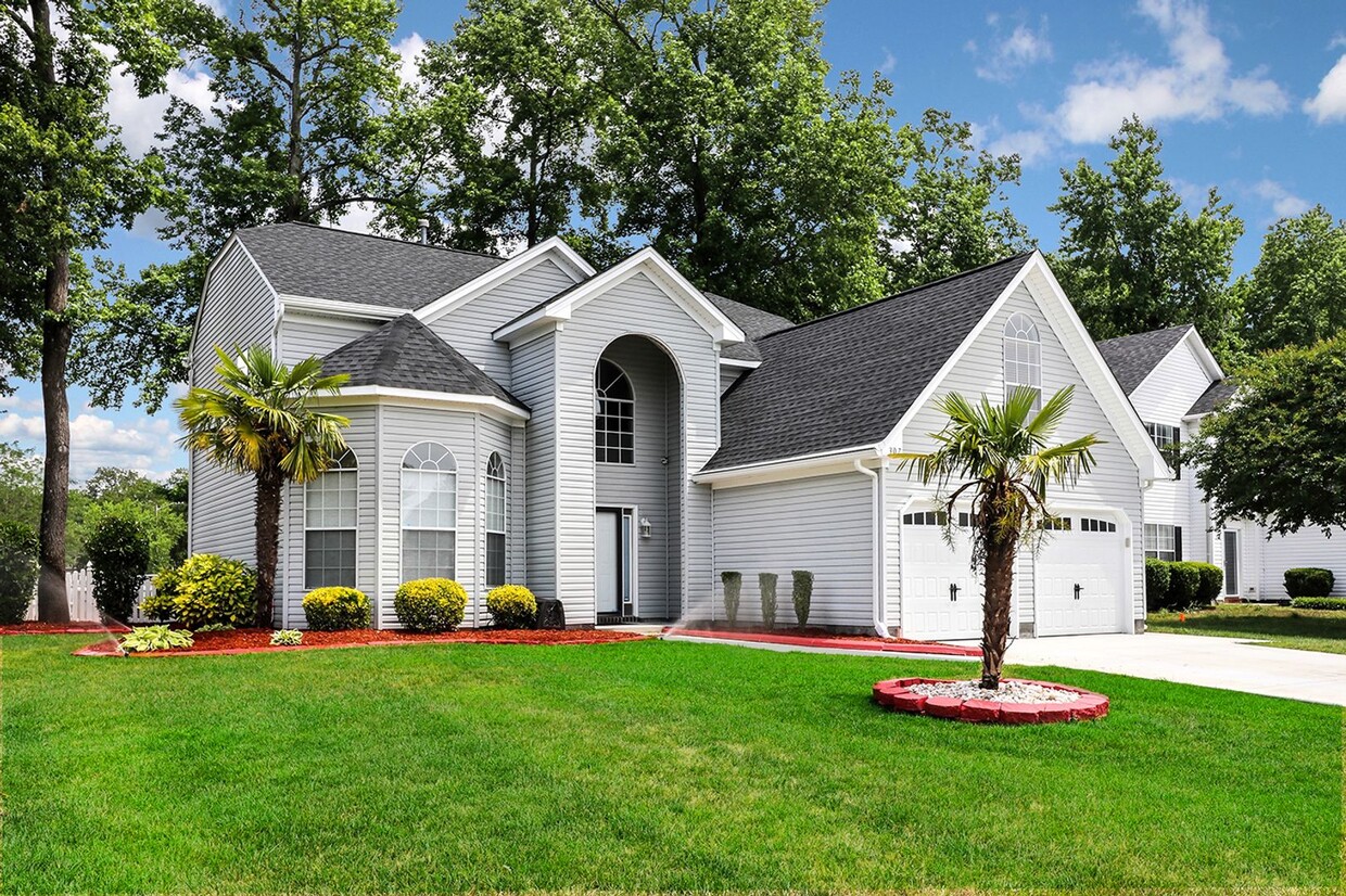 Foto principal - Beautiful 5 bedroom home in Grassfield Are...