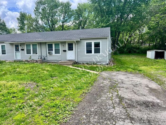 Primary Photo - Cozy 2 Bed 1 Bath Duplex in OLATHE-Availab...