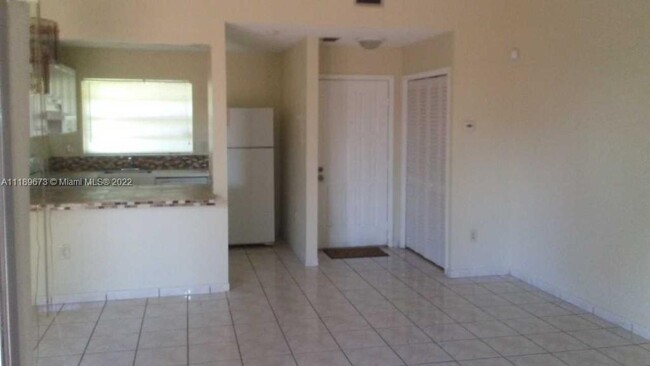 Foto del edificio - 889 NE 214th Ln