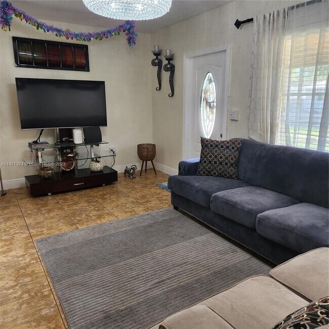 Foto del edificio - 646 SW 6th St