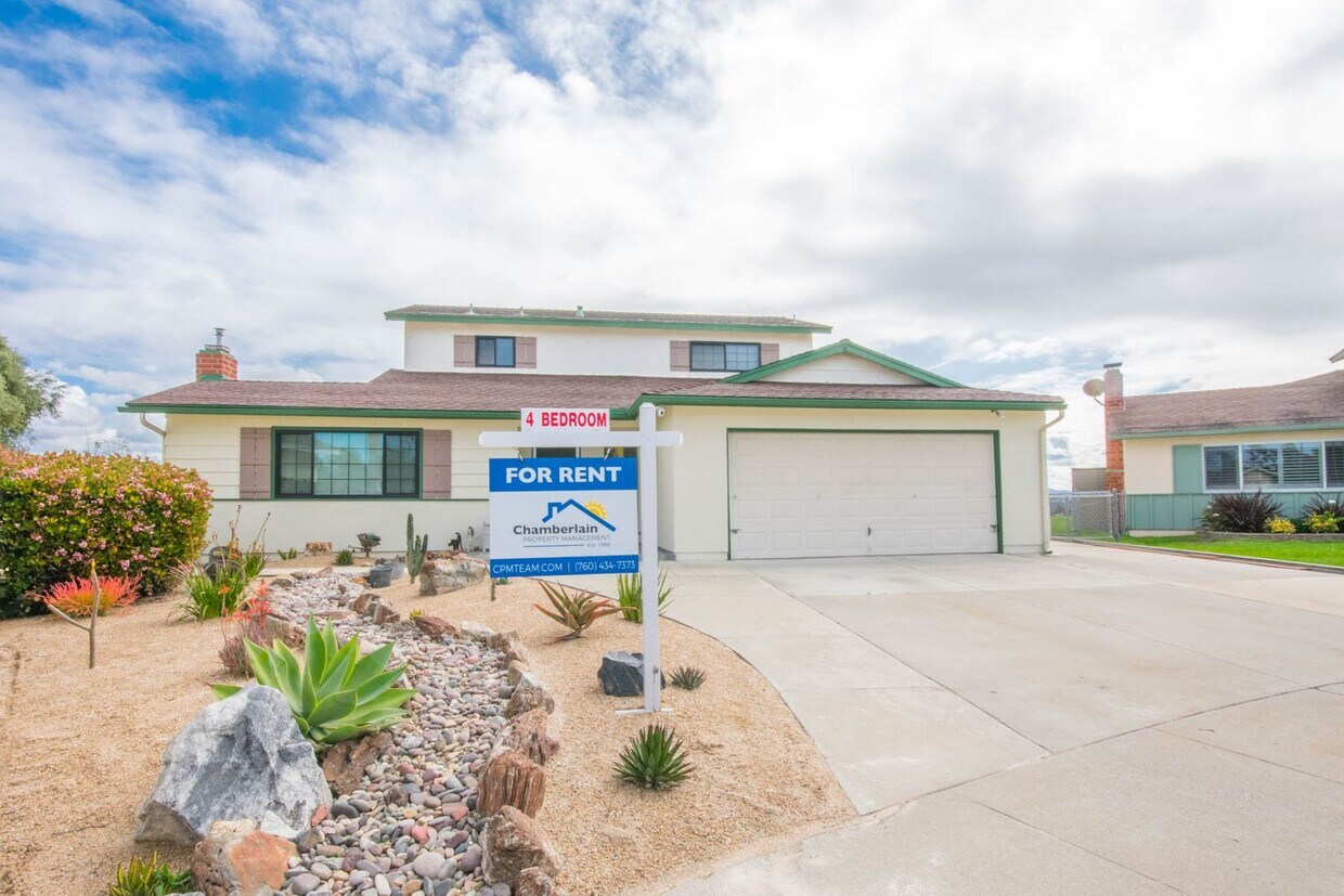 Foto principal - Carlsbad 4 Bedroom Gem with a View!