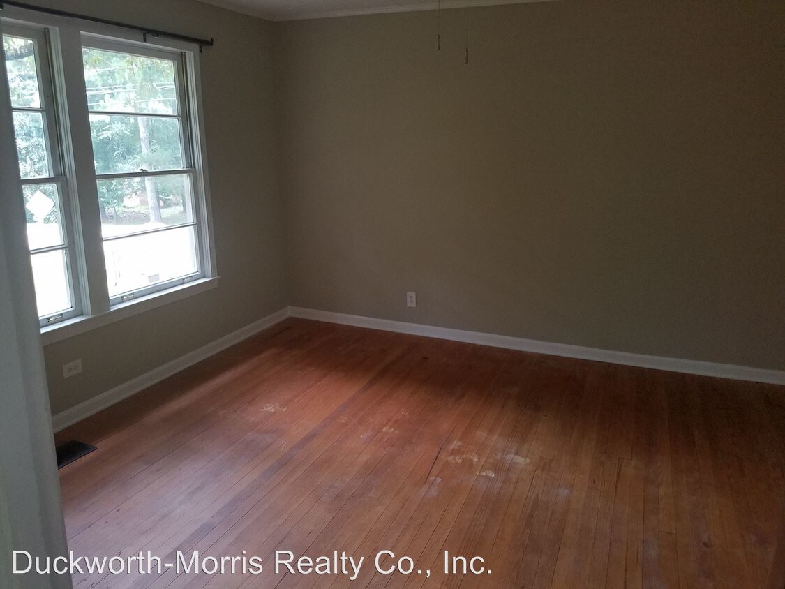Building Photo - 2 br, 1.5 bath House - 3225 Loop Rd