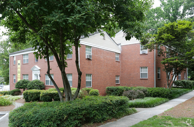 Foto del edificio - Oak Knoll Apartments