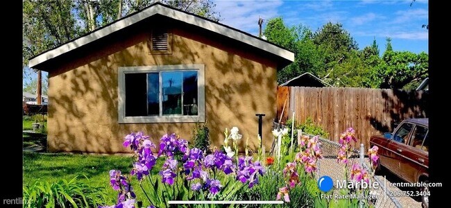 Foto del edificio - Studio, 1 bath House - 1108 W Entiat Ave 2