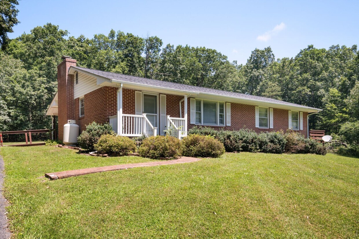 Foto principal - Charming 3 Bedroom Home with Tranquil Sett...