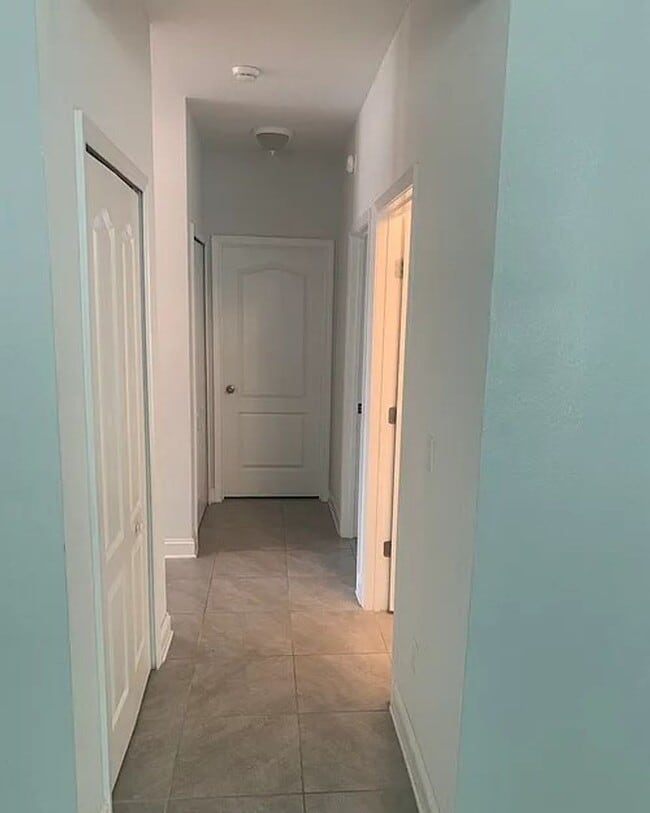 Building Photo - Beautiful 5/4 home with over 4k sqft, fenc...