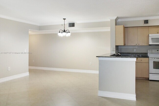 Foto del edificio - 2496 Centergate Dr