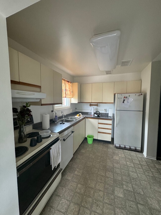 Building Photo - 24 Townline Road East