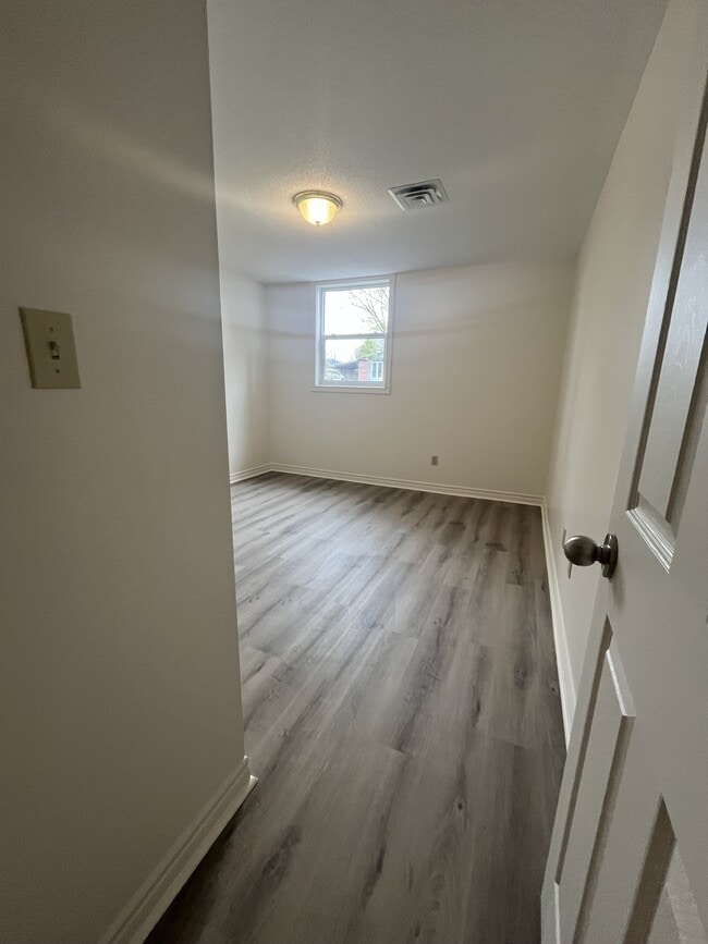 Building Photo - 385 Westwood Dr