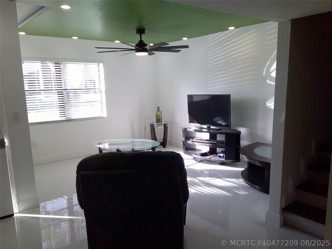Foto del edificio - 3810 SW 52nd Ave