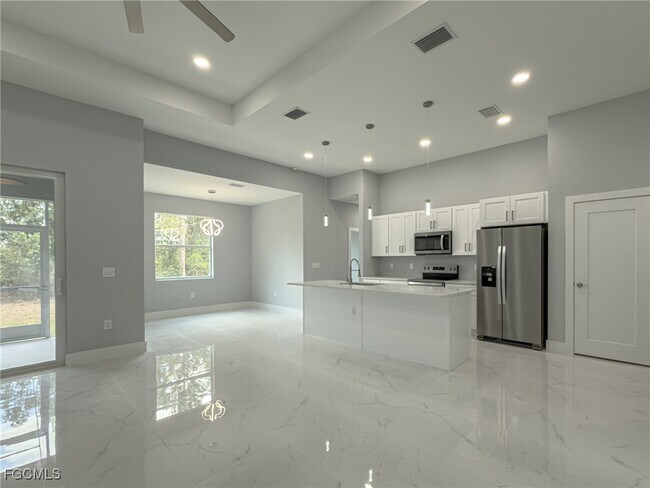 Foto del edificio - 6137 Higgins Ave