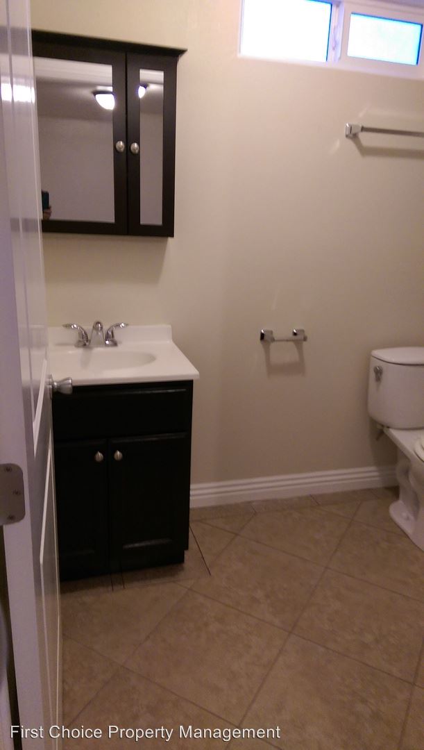 Building Photo - 850 E 82nd St